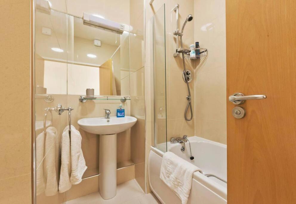 Luxury Apartment In D1 Дублин Экстерьер фото
